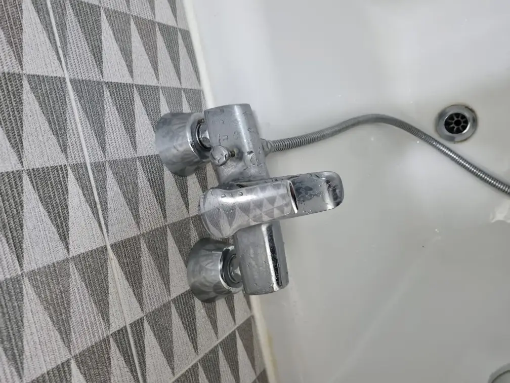 막힘해결119, 욕조 샤워기 수전 교체로 온도·누수 문제 한 번에 해결한 현장